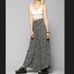 Urban Outfitters / Uo Kimchi Blue Open-Sided pants
